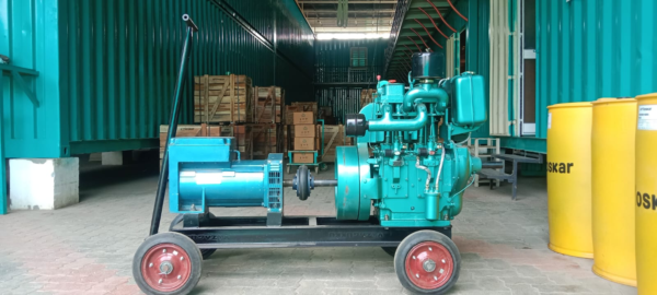 12HP ENGINE COUPLED WITH 10 KVA 3 PH ALT(TRANSFORM TYPE) - Image 3