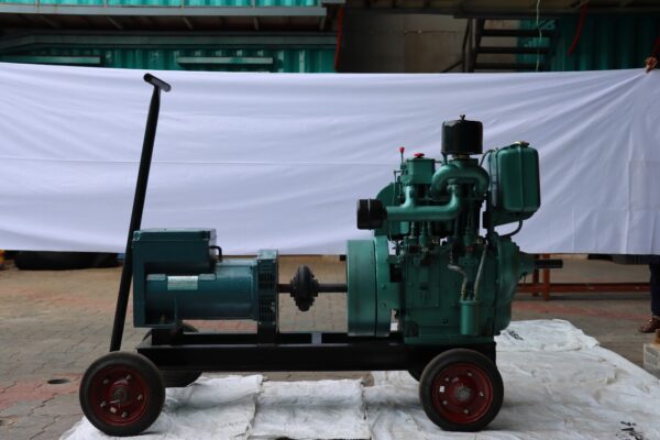12HP ENGINE COUPLED WITH 10 KVA 1PH ALT(TRANSFORM TYPE) - Image 4